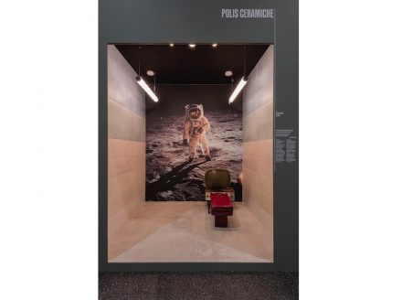 Polis Ceramiche: Neil Armstrong.