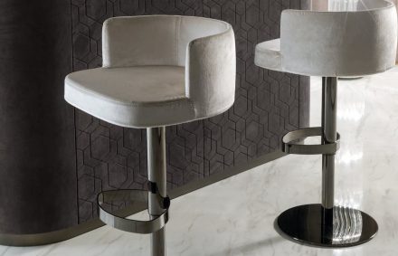 Longhi: stool „Kelly“.