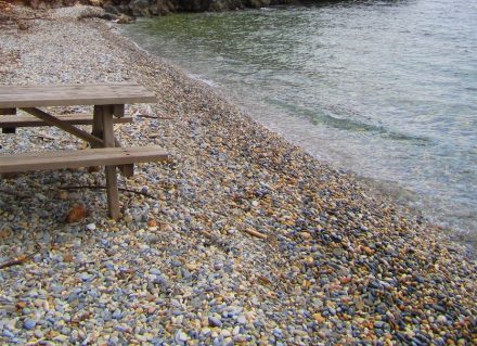 Eine Vorstellung von der Geodiversität auf unserem Planeten gibt mancher Kieselstrand. Foto: Elelicht / <a href="https://commons.wikimedia.org"target="_blank">Wikimedia Commons</a>
