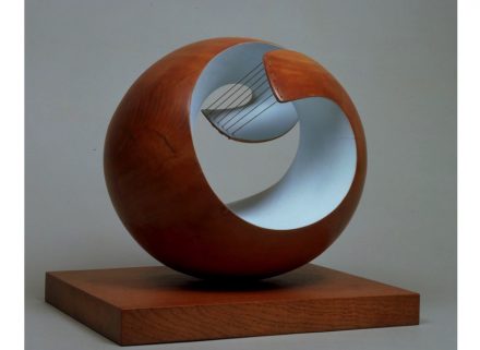 Barbara Hepworth: „Pélagos”.