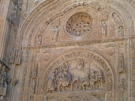 Detail aus der Fassade der Kathedrale von Salamanca. Foto: JoJan / <a href="https://commons.wikimedia.org/"target="_blank">Wikimedia Commons</a>