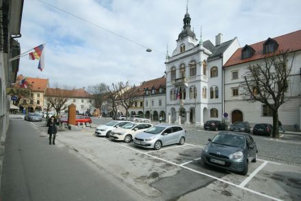 Atelier Arhitekti: Neugestaltung des alten Marktplatzes in Novo Mesto. Foto: Atelier Arhitekti