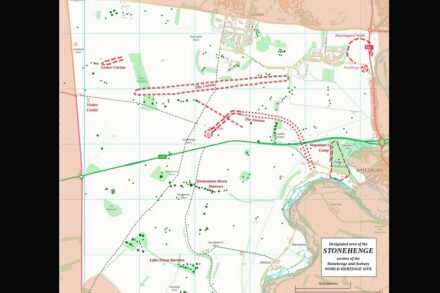 Die Anlage rund im Stonehenge, noch ohne den neuen Ring mit den Schächten. Oben rechts Durrington Walls und Woodhenge. Autor: RobinLeicester / <a href="https://commons.wikimedia.org/"target="_blank">Wikimedia Commons</a>