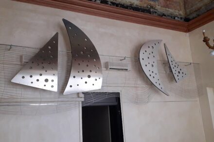 Zanettin also produces decorative elements made solely of stainless steel without stones.