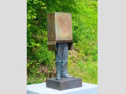 Guido Messer, „Ende der Durchsage“, 2012/2019, Bronze. Foto: Wolfgang Melzer