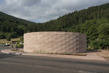 Christoph Aubertin Architecte: Besucherzentrum in Plainfaing in den Vogesen.