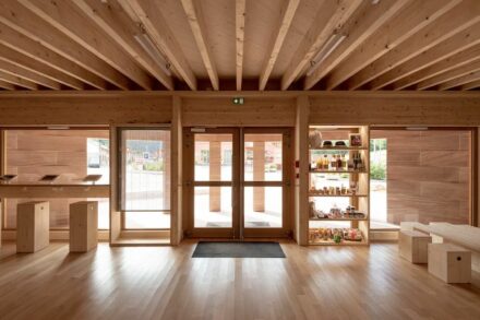 Christoph Aubertin Architecte: Besucherzentrum in Plainfaing in den Vogesen.