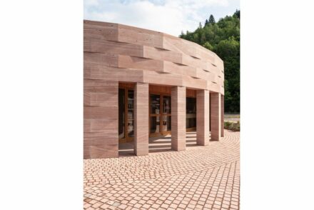 Christoph Aubertin Architecte: Besucherzentrum in Plainfaing in den Vogesen.