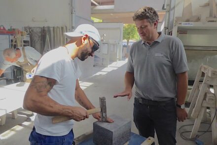 Geht auf die jungen Leute ein: Stefan Maier von Steinmetz Brenner in Augsburg.