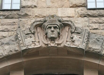 Manches Denkmal würde wohl wenig Freundliches über seine Zeit erzählen..,