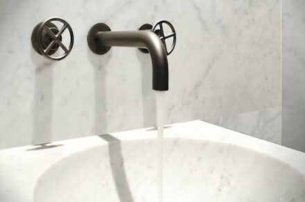 T&V Architects has designed the interior of an apartment in South Kensington, London.
