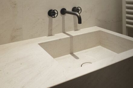 T&V Architects has designed the interior of an apartment in South Kensington, London.