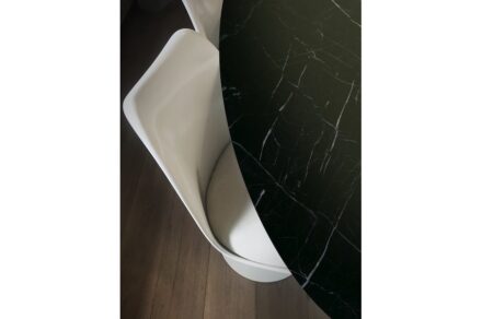 T&V Architects has designed the interior of an apartment in South Kensington, London.