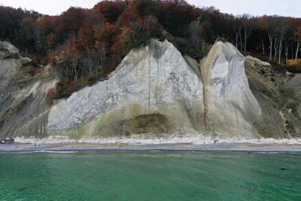 Drohnenaufnahme der Wissower Klinken auf Rügen, aus der 3. Folge der Serie. Foto: Anna Gehrmann