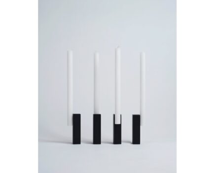 Isabell Gatzen: Kerzenständer “Burning at Both Ends“.