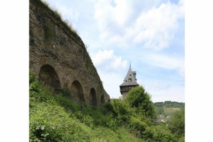 Die Stadtmauer mit dem Kuhhirtenturm. Foto: Horsch Willy / <a href="https://commons.wikimedia.org/"target="_blank">Wikimedia Commons</a>, <a href=" https://en.wikipedia.org/wiki/Creative_Commons_license"target="_blank">Creative Commons License</a>