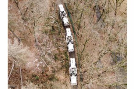 Die Vibro-Trucks sind oft auf Waldwegen abseits der Hauptverkehrsachsen unterwegs. Foto: Fraunhofer IEG