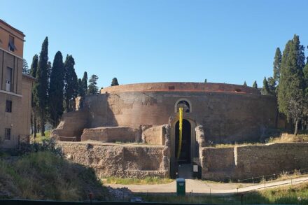 The mausoleum during the renovation work in 2019. Photo: Mubler Jamie / <a href="https://commons.wikimedia.org/"target="_blank">Wikimedia Commons</a>, <a href=" https://en.wikipedia.org/wiki/Creative_Commons_license"target="_blank">Creative Commons License</a>