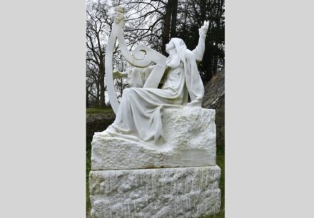 AJ Victor Segoffin: “Mother Ireland“. White marble figure of Ireland mourning her sons killed in battle.