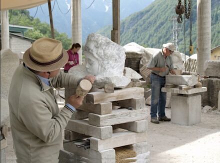 Einsteigerkurs zum Steinbildhauen an der Scuola di Scultura in Peccia.