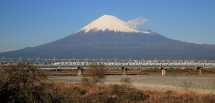 Der Fuji, geologisch gesehen ein Vulkan, ist für die Japaner weit mehr als nur der höchste Berg ihres Landes. International zählt er deshalb zum Weltkulturerbe. Foto: Alpsdake / <a href="https://commons.wikimedia.org/"target="_blank">Wikimedia Commons</a>, <a href=" https://en.wikipedia.org/wiki/Creative_Commons_license"target="_blank">Creative Commons License</a>