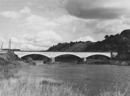 Die Straßenbrücke Villmar/Lahn mit Lahnmarmor.