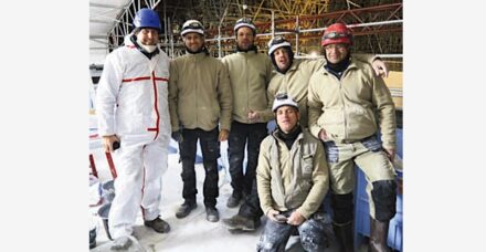 Régis Deltour (left) with Julien Debraux, Flavien Bagot, Grégory Dhume, Thierry Chadoin, Vincent Touche et Boris Hoff, specially trained restorers on climbing sites.