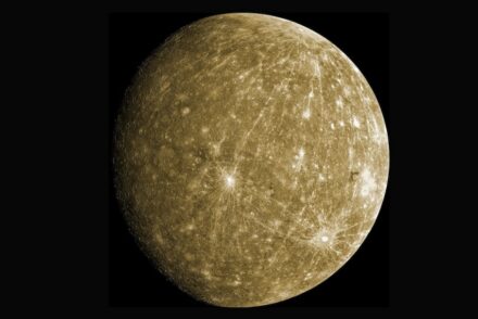 Mercury from Nasa‘s Messenger mission, simulated color by Jason Harwell / Wikimedia Commons