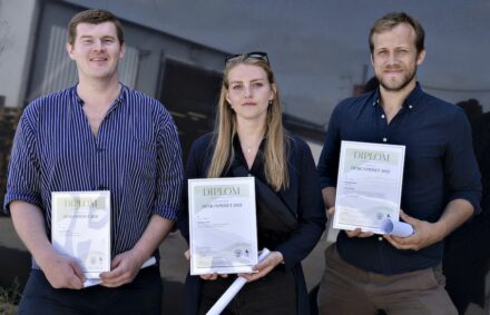 Die 3 Gewinner beim 1. Wettbewerb für Naturstein-Design in Schweden: (v.l.n.r) Enes Musa, Alissa Nyberg, Peder Nilsson (1. Preis).