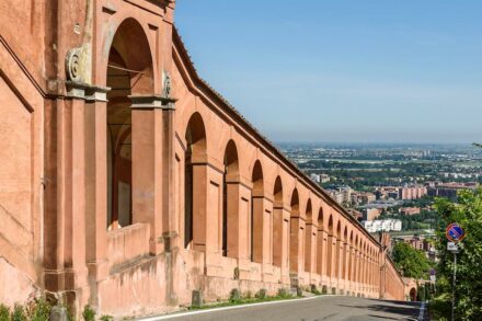 Arco del Meloncello und Säulengang von San Luca. Foto: Giorgio Bianchi