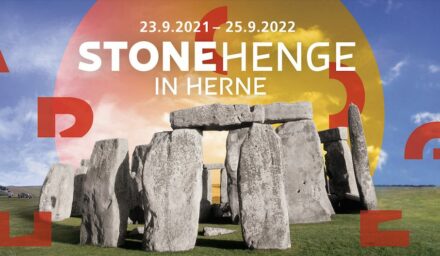 Plakat der Sonderausstellung mit der Sonne im Mittelpunkt. Screenshot von der Webpage des Museums.