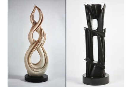 Pablo Atchugarry, left: “Incontro Infinito“, Portuguese rose marble, 220 x 80 x 30 cm; right: “Fuerza Primordial“, Belgian black marble, 105 x 29 x 15 cm.