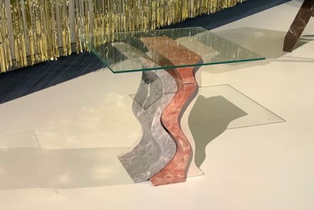 The faglia table. Design: Luigi Siard. Production: Margraf. Material: Fior Di Pesco Carnico, Breccia Perenice, Bianco Perlino.