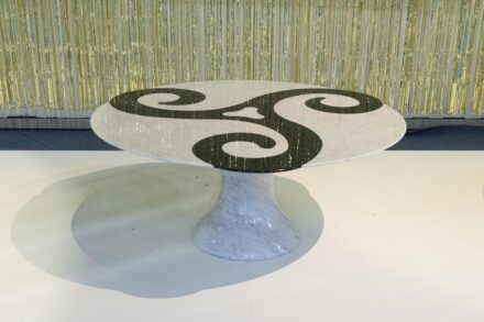 Trill. Design: Ascanio Zocchi. Production: Intermac. Material: Carrara Statuario, Nero Marquinia.