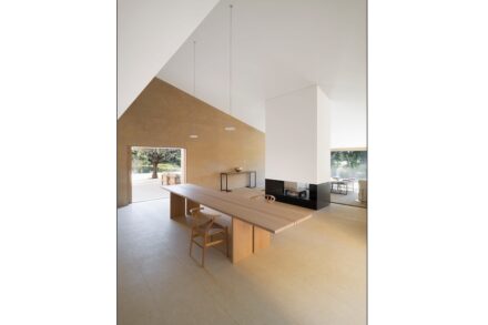 Giallo Dorato used for inside wall cladding and flooring in a villa in Saint Tropez.