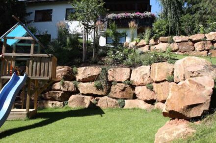 Schweinstal sandstone (Schweinstaler Sandstein).