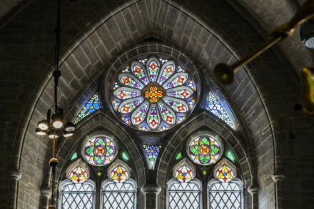 Die neue Fensterosette im Dom zu Linköping.