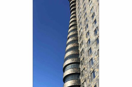 Nominierung: Hochhaus in Dalénum auf der Insel Lidingö. Foto: Sveriges Stenindustriförbund