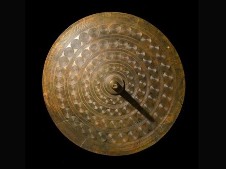 Decorated sun-disc from a woman’s belt, c. 1400 BC Langstrup, Frederiksborg Amt and Vellinge, Fyn, Denmark. CC-BY-SA, Roberto Fortuna & Kira Ursem, National Museum of Denmark.