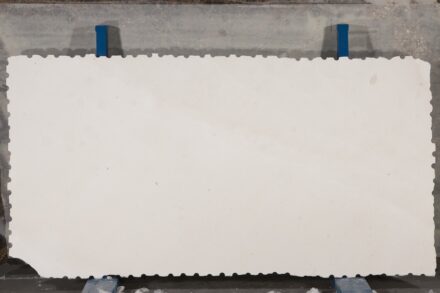 Caliza Capri limestone from Spanish Levantina group.