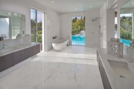 Calacatta Lux quartzite from Vitoria Stone company.