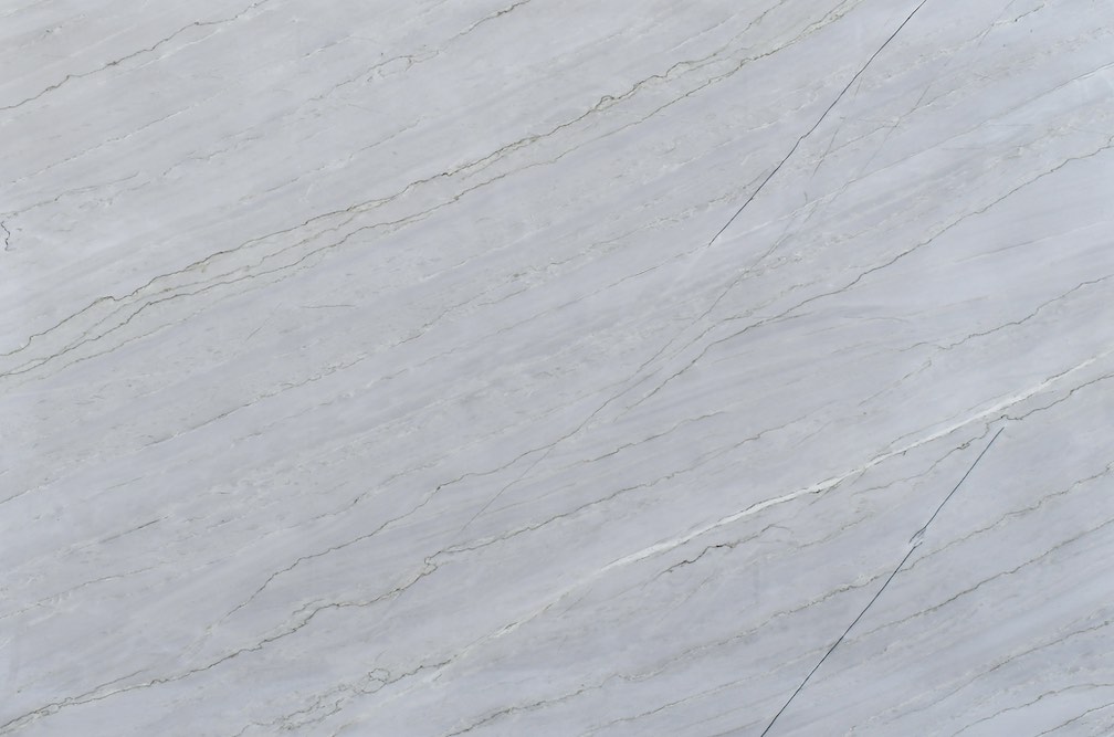 AZURRA BAY, a grayish white quartzite with magnificent veins from Brazilian Vitoria Stone group
