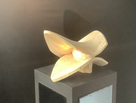 Gökce Sevilmiș: the lighting „Seela“ combines the amorphous design with natural stone travertine.