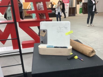 Gülnur Üstun, Pelin Nur Karabay: „Not“ is a desktop note holder, easy to clean and long lasting.