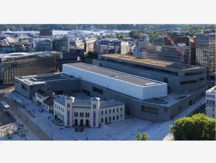 Preisträger in der Kategorie Öffentliche Gebäude waren die Architekten Klaus Schuwerk / Kleihues + Schuwerk für den Neubau des Nationalmuseums für Kunst, Architektur und Design in Oslo. 