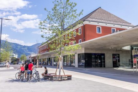 The station forecourt in the Mobility Center of Lienz.