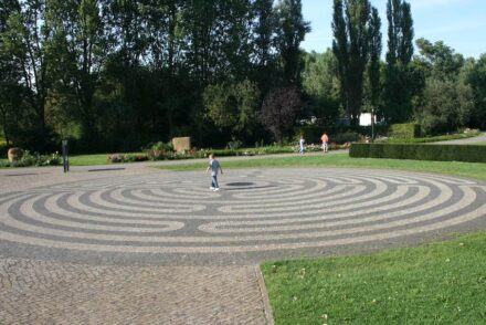 Labyrinth in den Gärten der Welt in Berlin.
