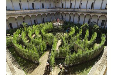 „Labyrinth Garden” von Raffaello Galiotto auf dem FuoriSalone 2022 in Mailand.