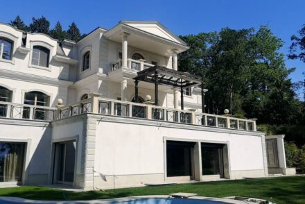 Pimar Grey limestone (plinth).