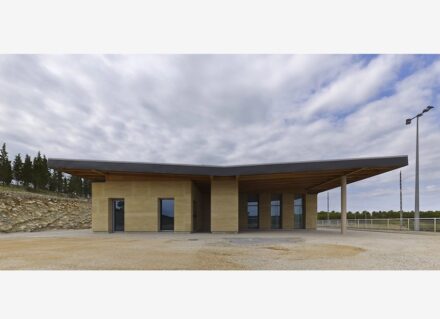 bpa architecture: Pôle de Rugby du Grand Pic Saint Loup.